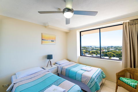Burgess @ Kings Beach Apartments - Kawana Tourism 4