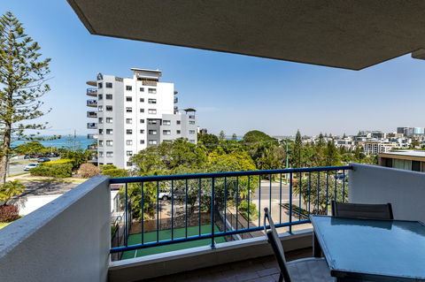 Burgess @ Kings Beach Apartments - Kawana Tourism 35