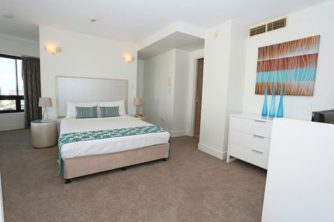 Neptune Resort - Kawana Tourism 11