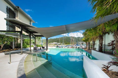 Absolute Waterfront Magnetic Island - Kawana Tourism 21