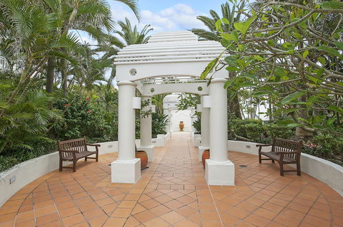 ULTIQA Burleigh Mediterranean Resort - Kawana Tourism 18