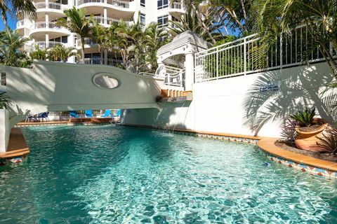 ULTIQA Burleigh Mediterranean Resort - Kawana Tourism 12
