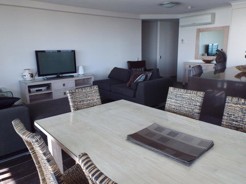 Northwind Beachfront Apartments - Kawana Tourism 13