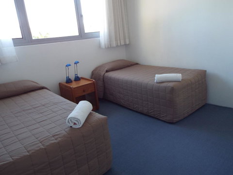 Northwind Beachfront Apartments - Kawana Tourism 17