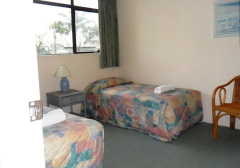 Northwind Beachfront Apartments - Kawana Tourism 18