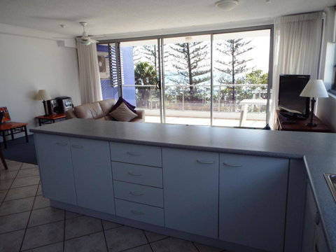 Northwind Beachfront Apartments - Kawana Tourism 19
