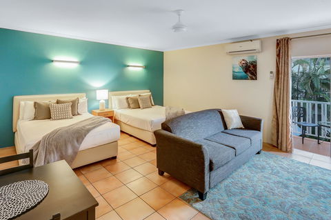 Coral Tree Inn - Kawana Tourism 6