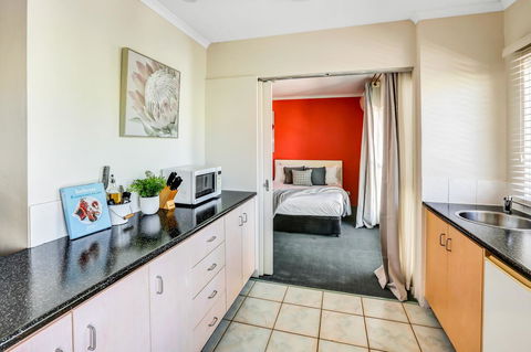 Coral Tree Inn - Kawana Tourism 27