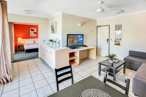 Coral Tree Inn - Kawana Tourism 25