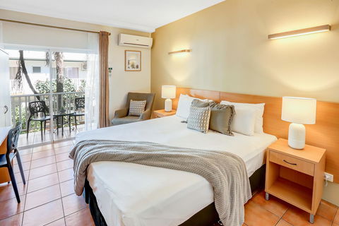 Coral Tree Inn - Kawana Tourism 13