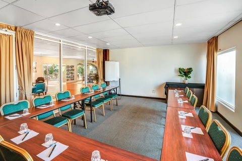 Coral Tree Inn - Kawana Tourism 9