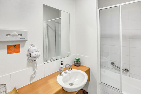 Coral Tree Inn - Kawana Tourism 33