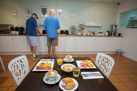 Coral Tree Inn - Kawana Tourism 8