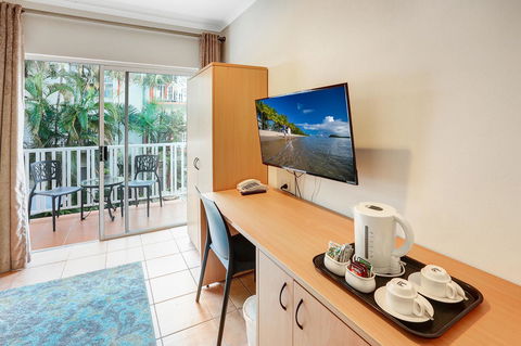 Coral Tree Inn - Kawana Tourism 12