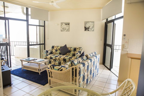 Amaroo At Trinity - Kawana Tourism 37