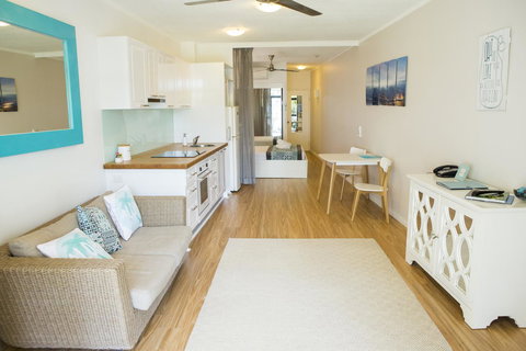 Amaroo At Trinity - Kawana Tourism 23