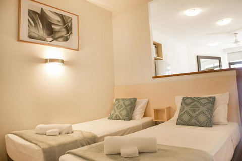 Amaroo At Trinity - Kawana Tourism 27