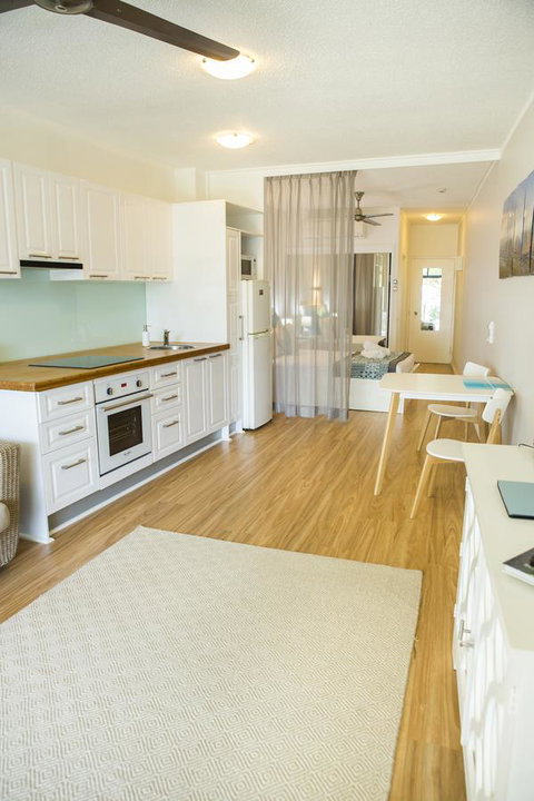 Amaroo At Trinity - Kawana Tourism 11