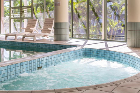 The Meriton Apartments On Main Beach - Kawana Tourism 32