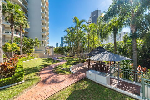 The Meriton Apartments On Main Beach - Kawana Tourism 39