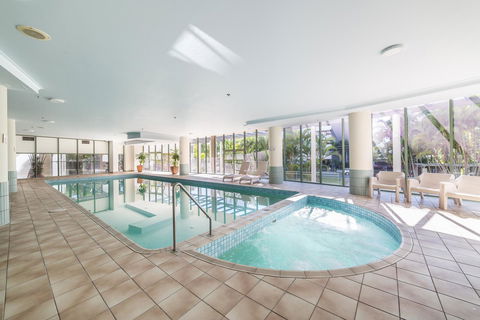 The Meriton Apartments On Main Beach - Kawana Tourism 0