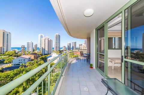 The Meriton Apartments On Main Beach - Kawana Tourism 10