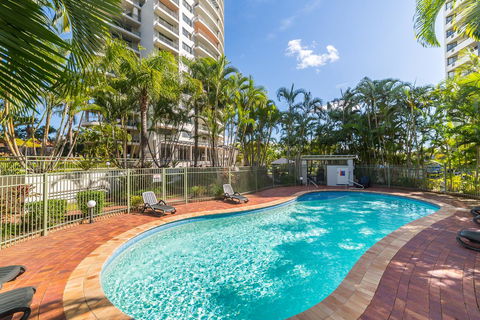 The Meriton Apartments On Main Beach - Kawana Tourism 37