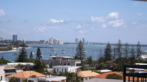 The Meriton Apartments On Main Beach - Kawana Tourism 28