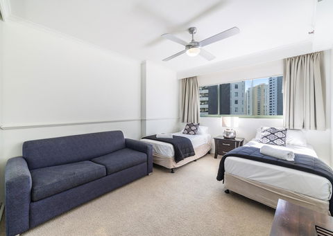 The Meriton Apartments On Main Beach - Kawana Tourism 17