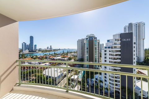 The Meriton Apartments On Main Beach - Kawana Tourism 7