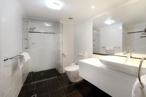 The Meriton Apartments On Main Beach - Kawana Tourism 19