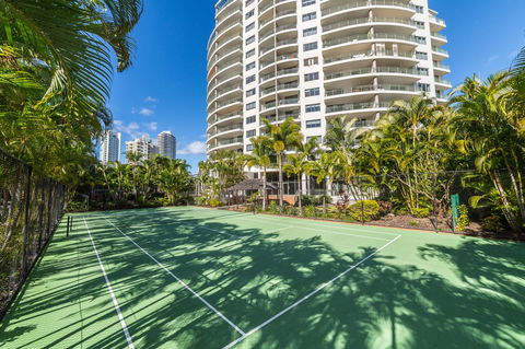 The Meriton Apartments On Main Beach - Kawana Tourism 34