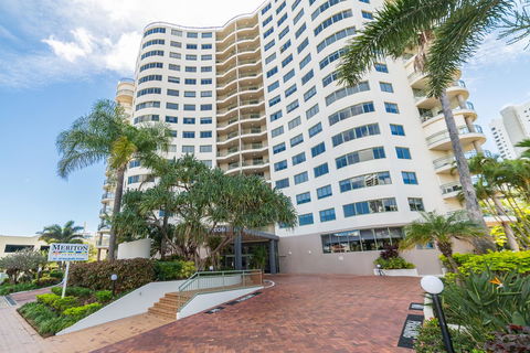 The Meriton Apartments On Main Beach - Kawana Tourism 38