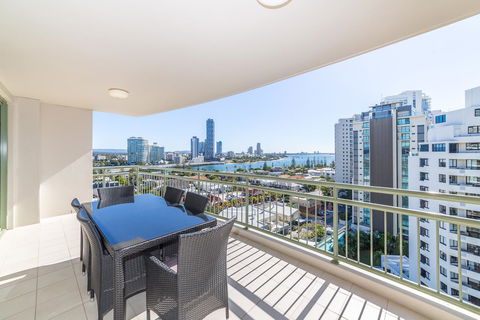The Meriton Apartments On Main Beach - Kawana Tourism 22
