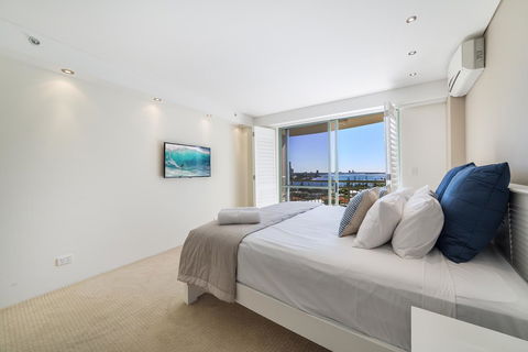 The Meriton Apartments On Main Beach - Kawana Tourism 5