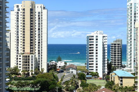 The Meriton Apartments On Main Beach - Kawana Tourism 29
