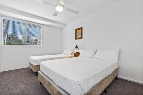 84 The Spit Holiday Apartments - Kawana Tourism 1