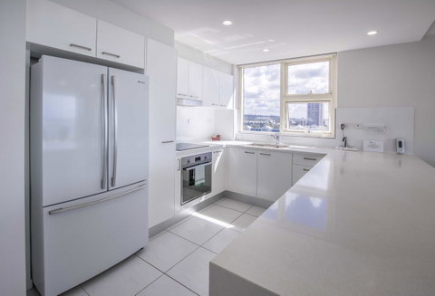 84 The Spit Holiday Apartments - Kawana Tourism 7