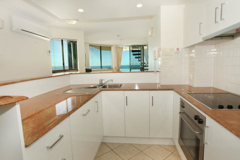 Malibu Apartments - Kawana Tourism 15
