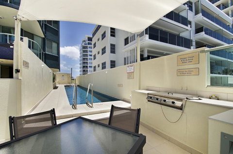 Malibu Apartments - Kawana Tourism 21