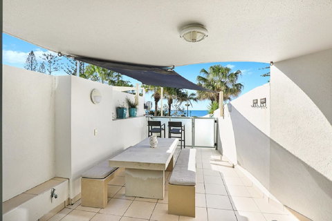 Malibu Apartments - Kawana Tourism 9