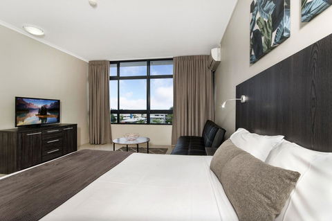 Sunshine Tower Hotel - Kawana Tourism 9