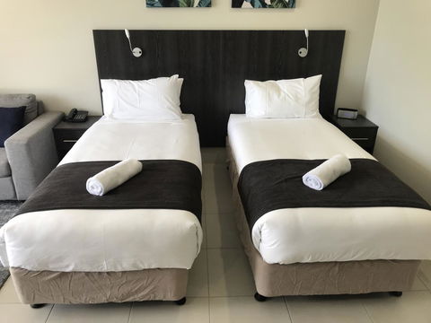 Sunshine Tower Hotel - Kawana Tourism 6