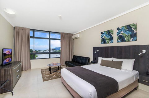 Sunshine Tower Hotel - Kawana Tourism 5