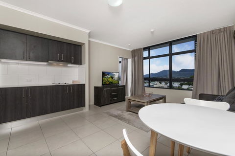Sunshine Tower Hotel - Kawana Tourism 20