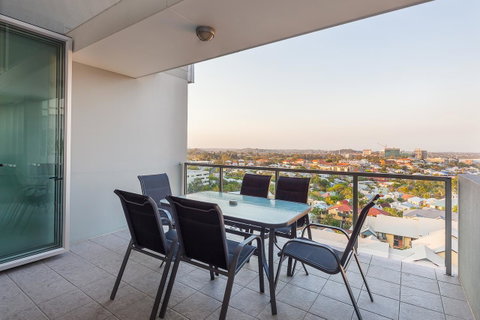 Oxygen Apartments - Kawana Tourism 14