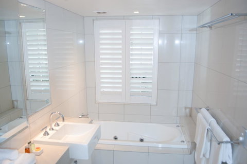 Oxygen Apartments - Kawana Tourism 25