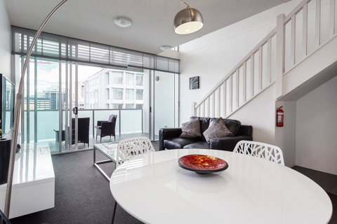 Oxygen Apartments - Kawana Tourism 13