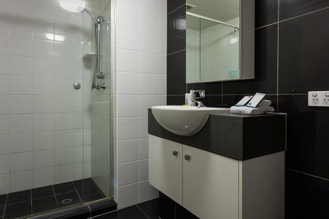 Oxygen Apartments - Kawana Tourism 5