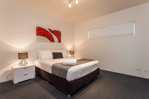 Oxygen Apartments - Kawana Tourism 22